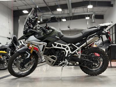 2025 Triumph Tiger 900 Rally Pro Carbon Black / Sapphire Black