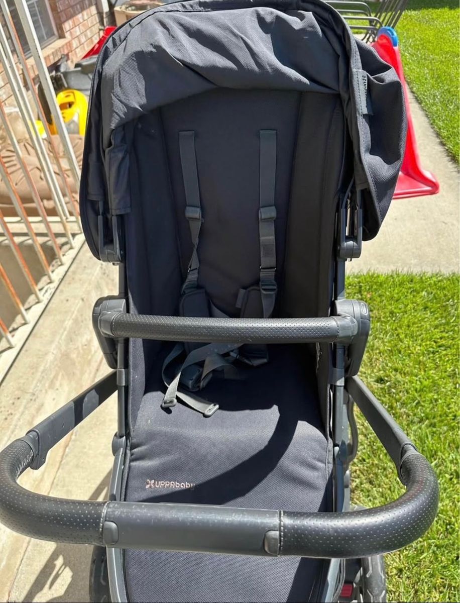 UPPAbaby Vista V2 Stroller - Black with Toddler Seat and Bassinet
