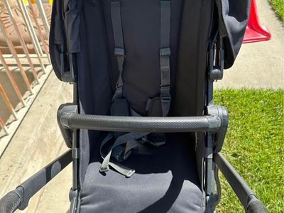 UPPAbaby Vista V2 Stroller - Black with Toddler Seat and Bassinet