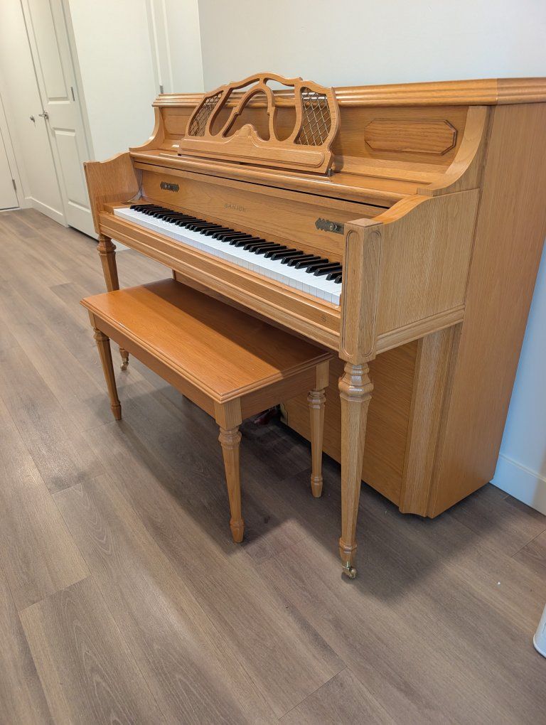 BEAUTIFUL PIANO SAMICK, free delivery and Free home tuning