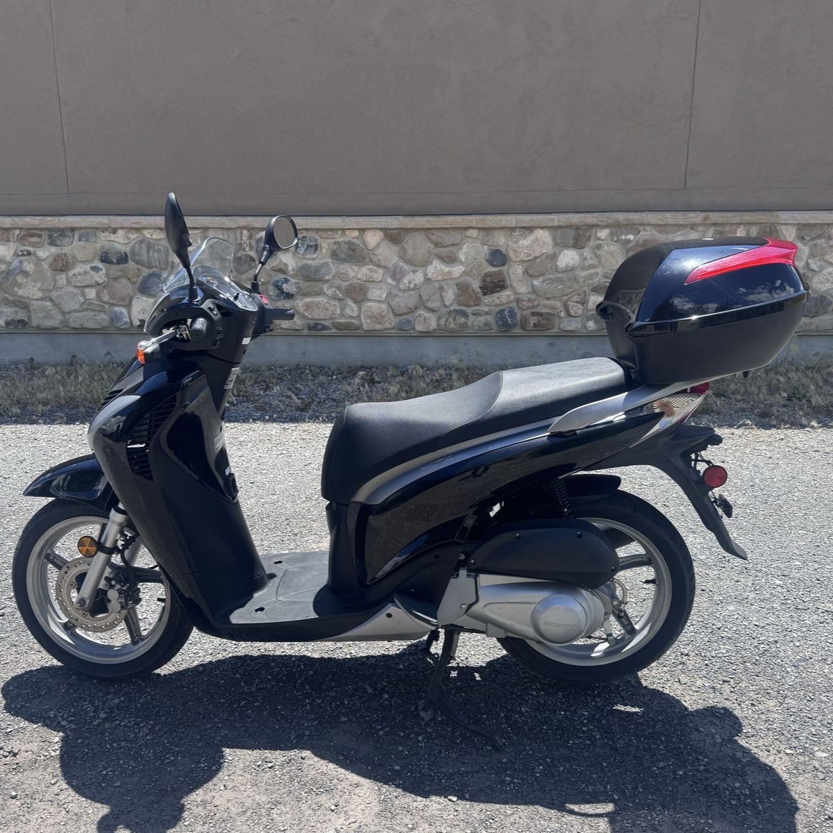 Honda sh150i 2010 Scooter (2of2)