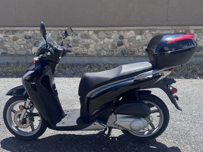 Honda sh150i 2010 Scooter (2of2)