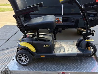 Mobility 3 wheel scooter