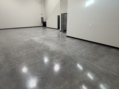 BRAND NEW CLEAN WAREHOUSE, OFFICE, RESTROOM, SHOP SINK, SEALED FLOORS, 3-PHASE POWER, HIGH BAY DOOR & CEILINGS!
