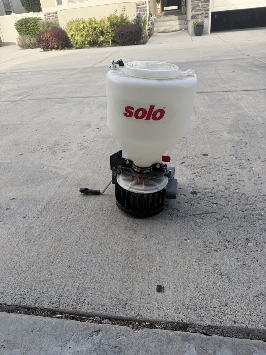 Solo Hand Crank Broadcast Spreader - Used Yard Tool