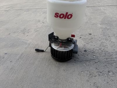 Solo Hand Crank Broadcast Spreader - Used Yard Tool