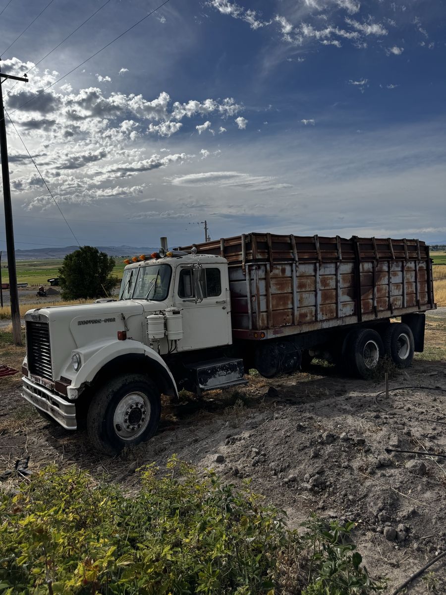 1977 Western Star W/grain Bed