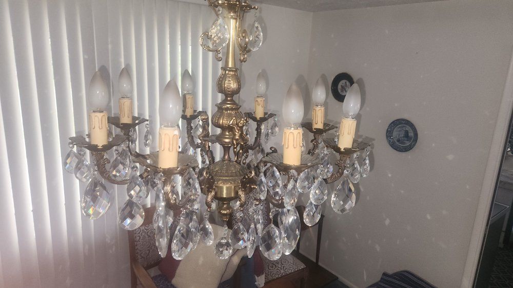 VINTAGE CRYSTAL CHANDELIER