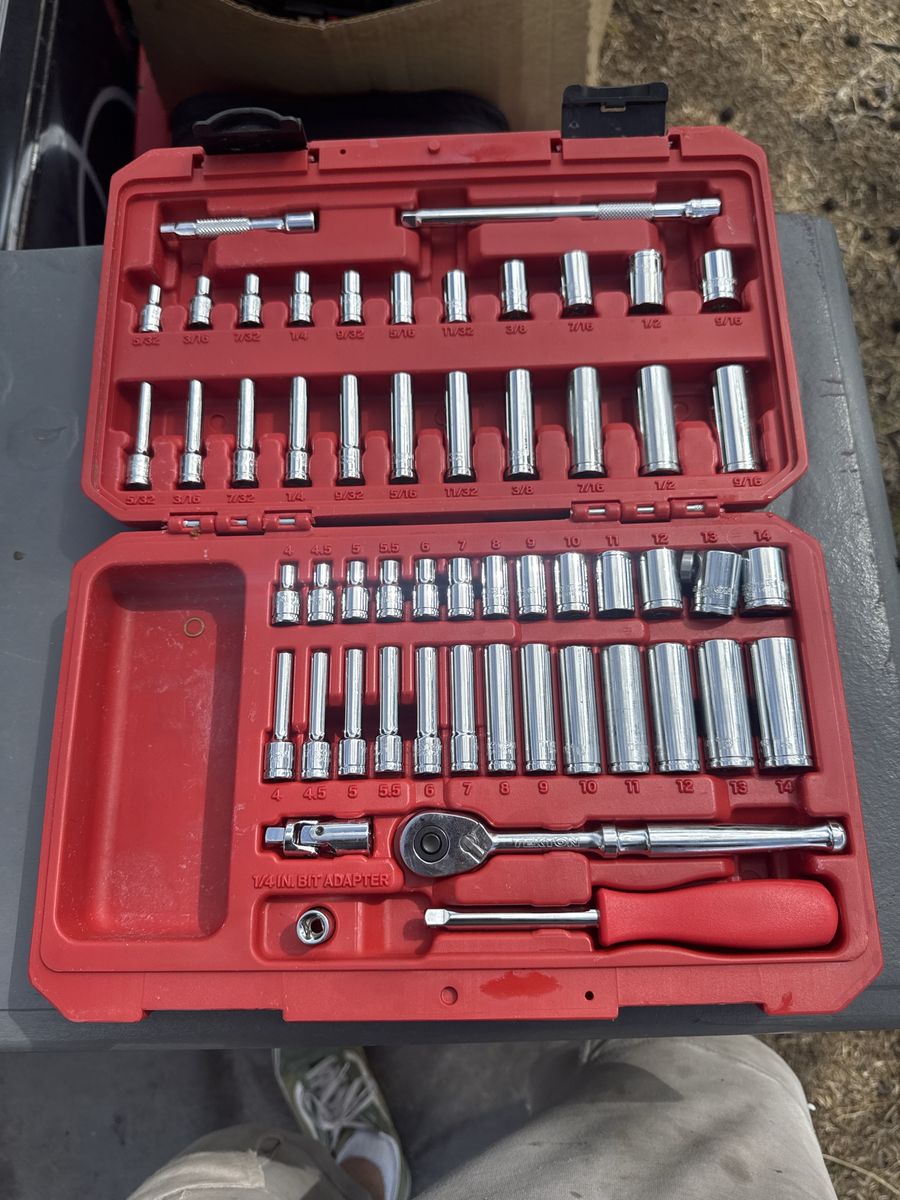 Tekton 1/4-Inch Drive Socket and Ratchet Set with Case
