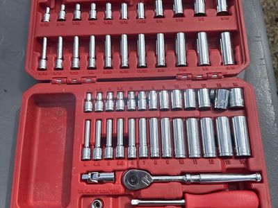 Tekton 1/4-Inch Drive Socket and Ratchet Set with Case