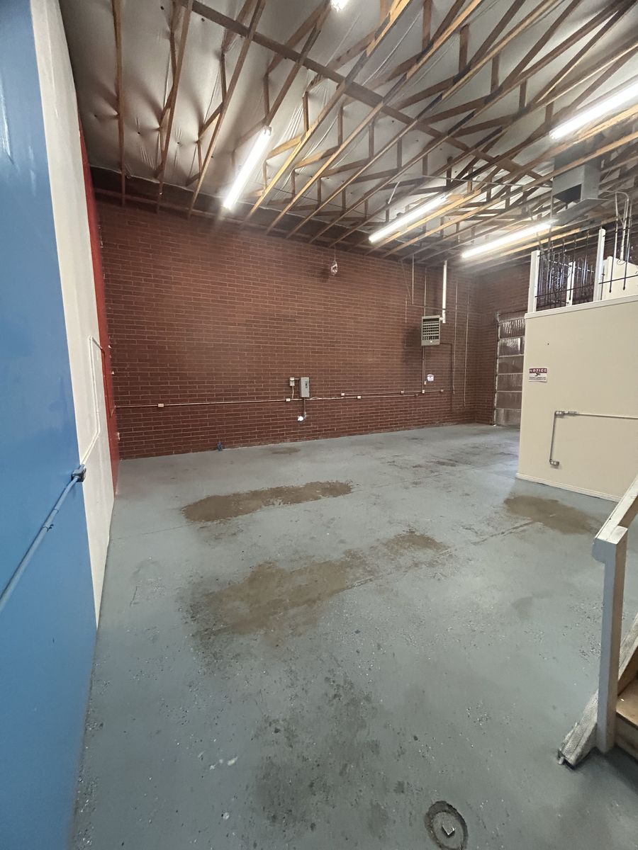 Main image 10