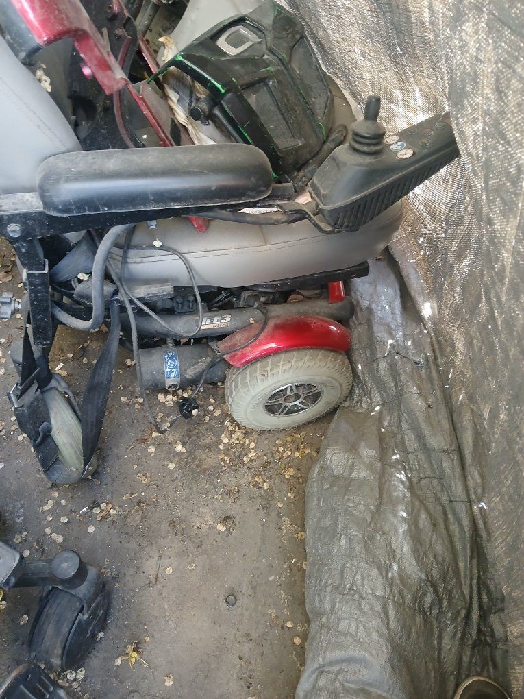 Main image 3