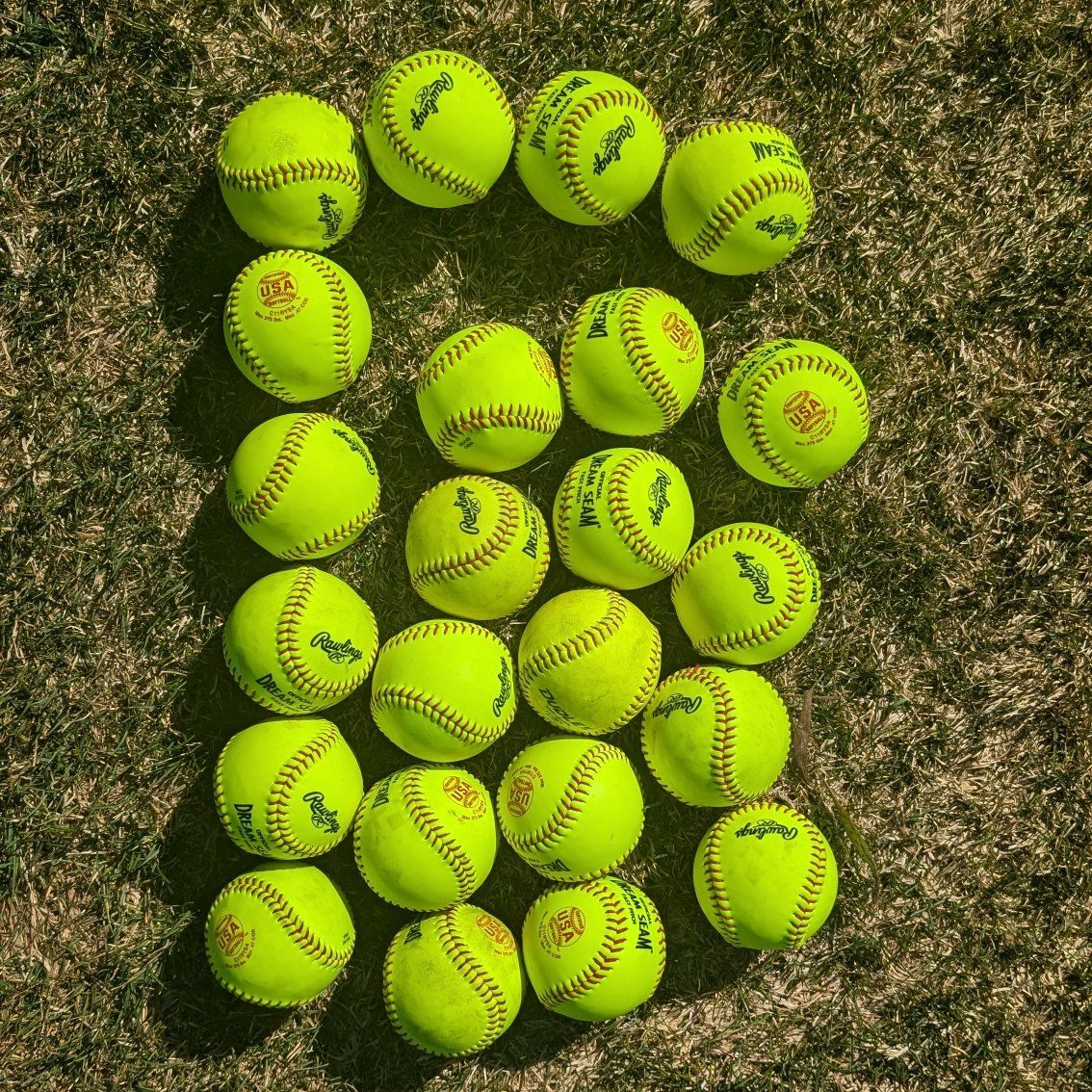 24 like new Rawlings Dream Seam 11" Softballs