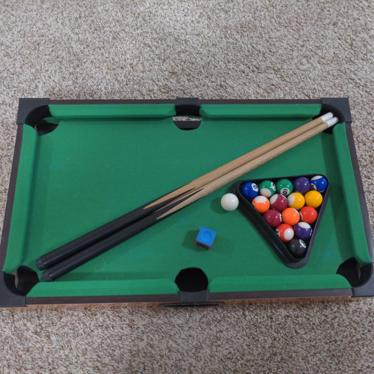 Mini pool table - Not missing any pieces