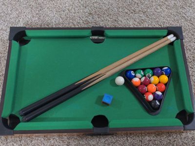 Mini pool table - Not missing any pieces
