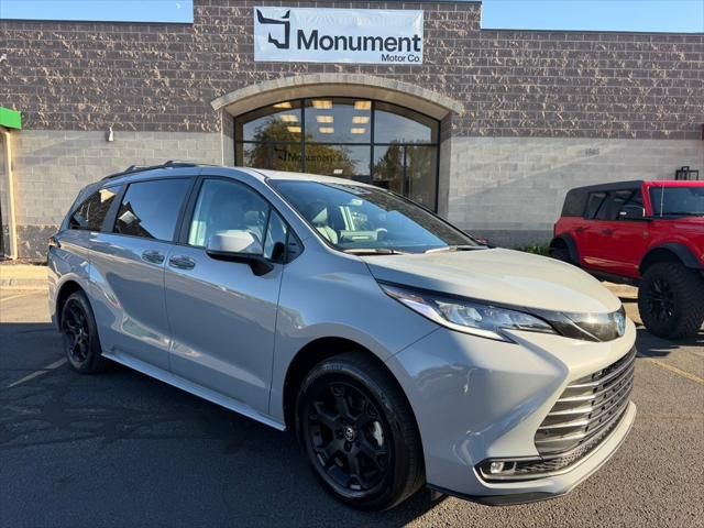 2025 Toyota Sienna Woodland Edition