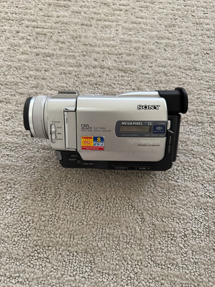 SONY Handycam DCR-TRV20 Digital Video Camera Recorder MiniDV Camcorder