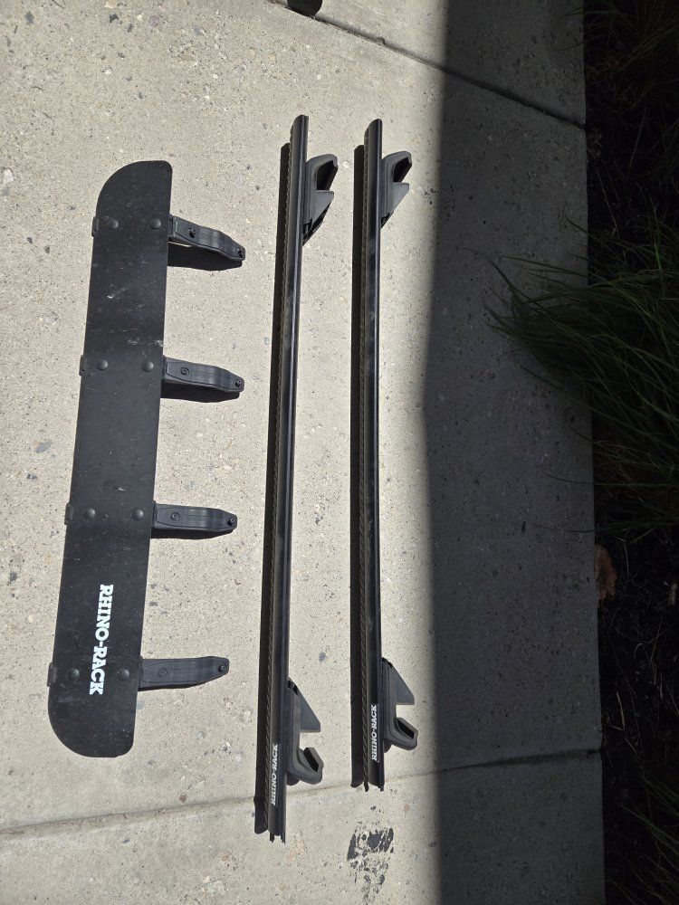 Rhino-Rack Aero Bar Roof Rack System with Wind Fairing - Black