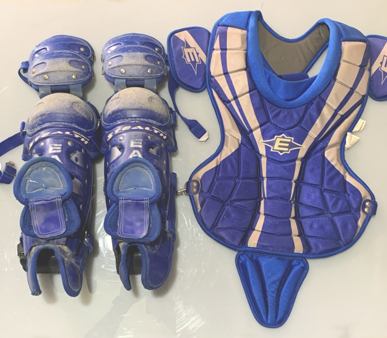 Easton Blue /White Baseball Catchers gear Very good USED condition 15" Chest, 15.5" Shin guards