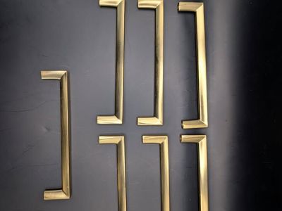 7 Like-New Modern Brushed Brass Cabinet Pulls (160mm)