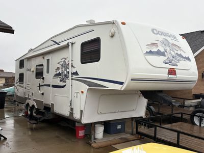 2005 Keystone Cougar 281EFS
