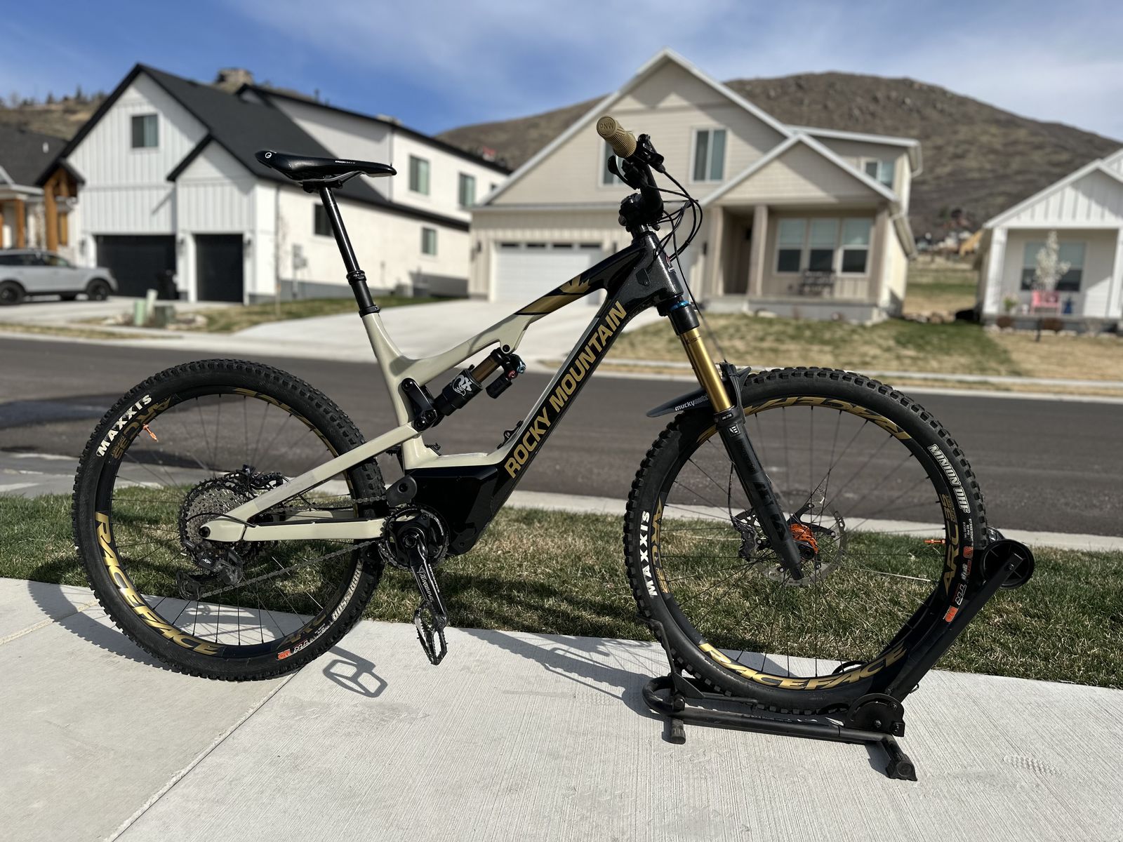 Rocky Mountain Altitude E-Bike Rally C90