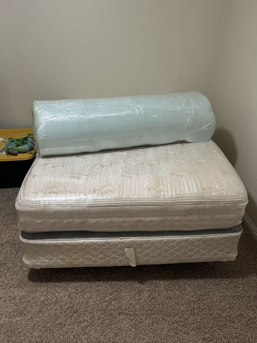 Serta Perfect Sleeper Highland Park Mattress Set with Box Spring and Foam Topper