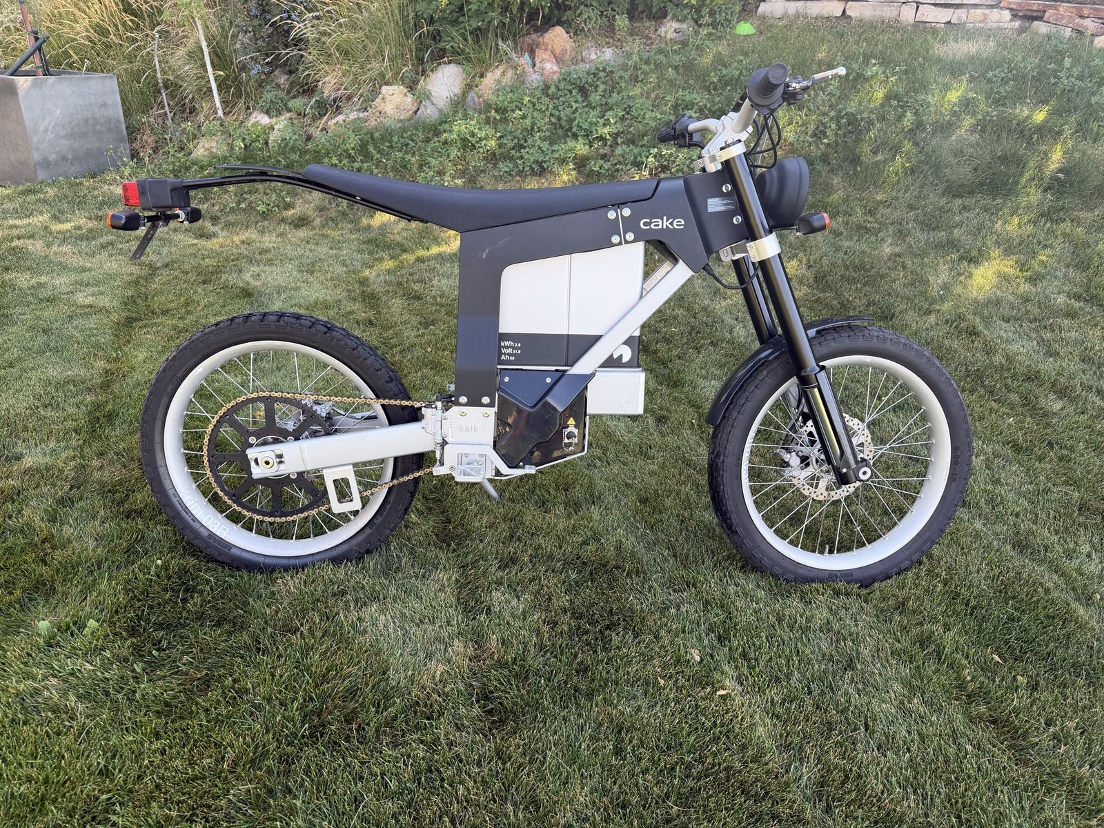 CAKE Kalk INK& Street-Legal Electric Motorcycle