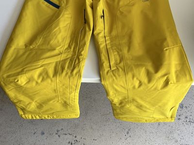 Obermeyer Teen XL (18) Yellow Ski Snow Pants with Extended Wear System