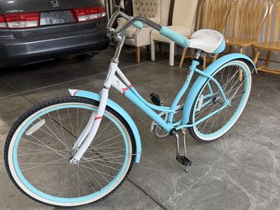 Schwinn Legacy Women's Cruiser Bike Light Blue White