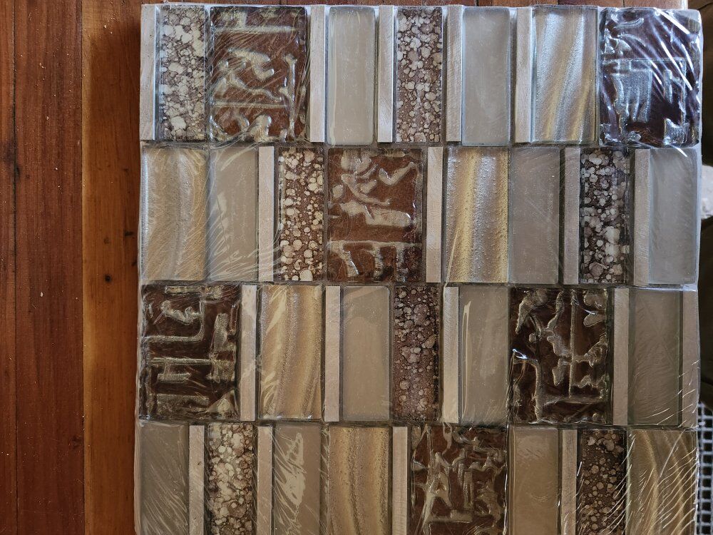Accent tile