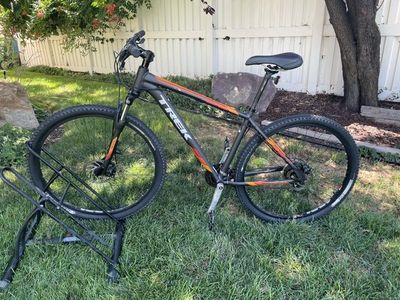 Trek Marlin 5 Mountain Bike 29" Tires Large Frame