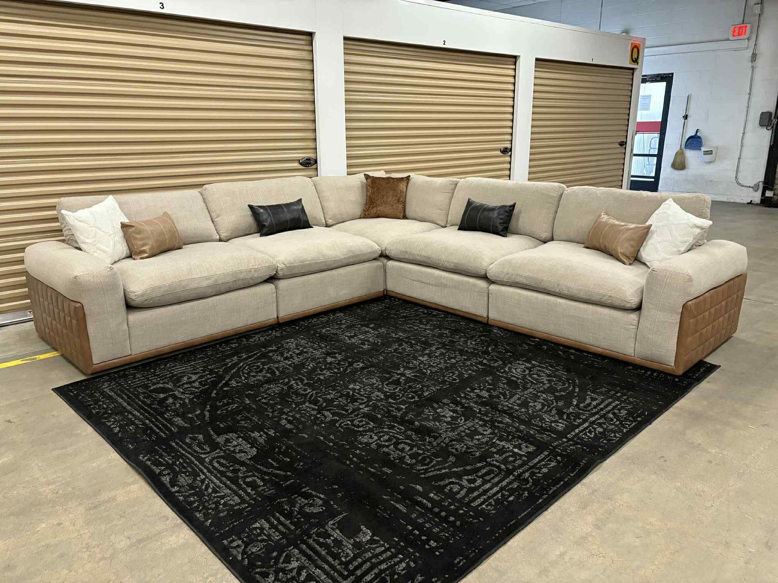 Luxury Modern Sectional Couch (Free Delivery)