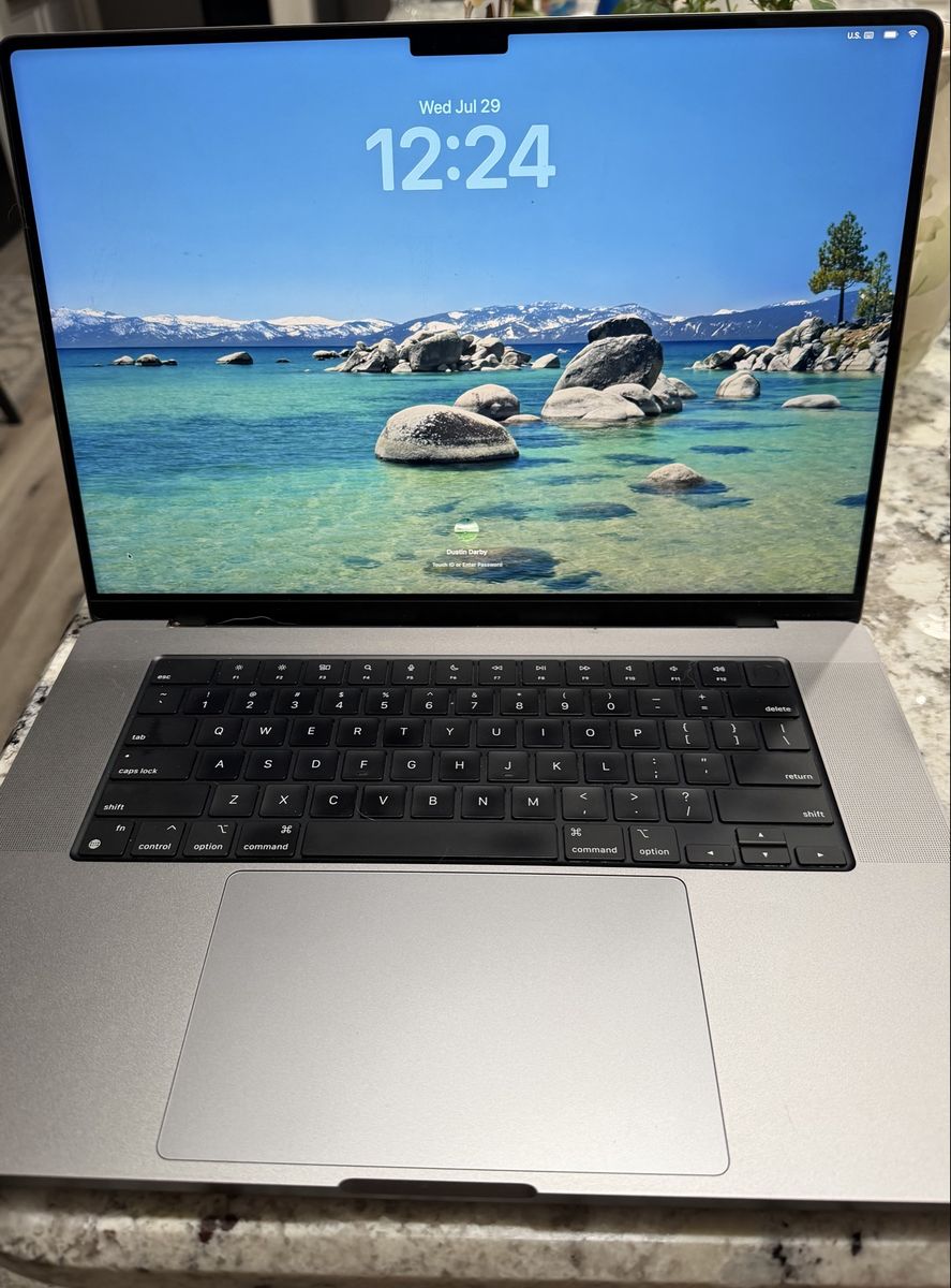 Apple MacBook Pro 16" (2023)