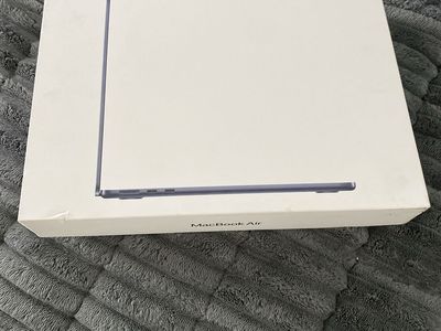 2025 13" MacBook Air M4 Chip 24GB Memory 512 GB