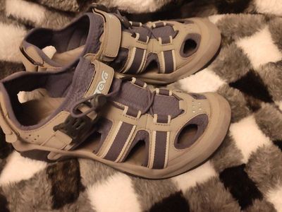 Teva Women's Omnium sandals-size 9
