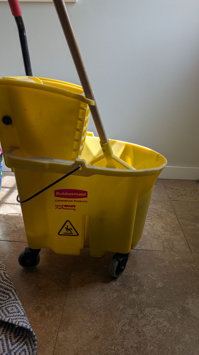 Rubbermaid Commercial mop & bucket