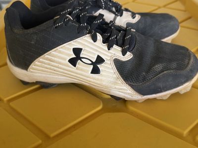 Baseball cleats Y8