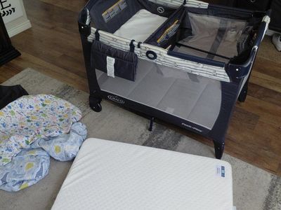 Graco Pack 'n Play Playard with Bassinet Attachment, Mattress, and Sheets