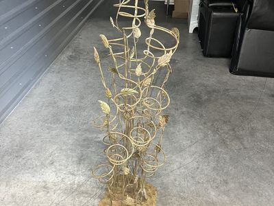 18 bottle metal vine leaf wine rack