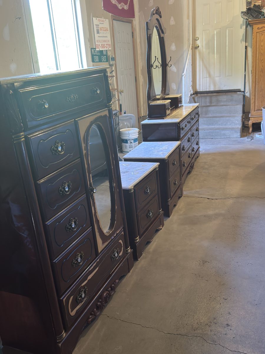 Dresser Set With Mirror
