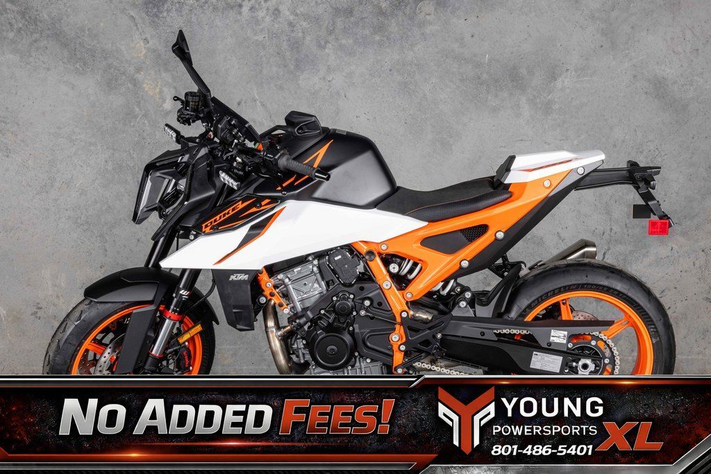 2026 KTM 990 Duke R