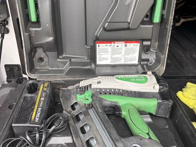 Hitachi NR 90GR Gas Powered Cordless Framing Gun