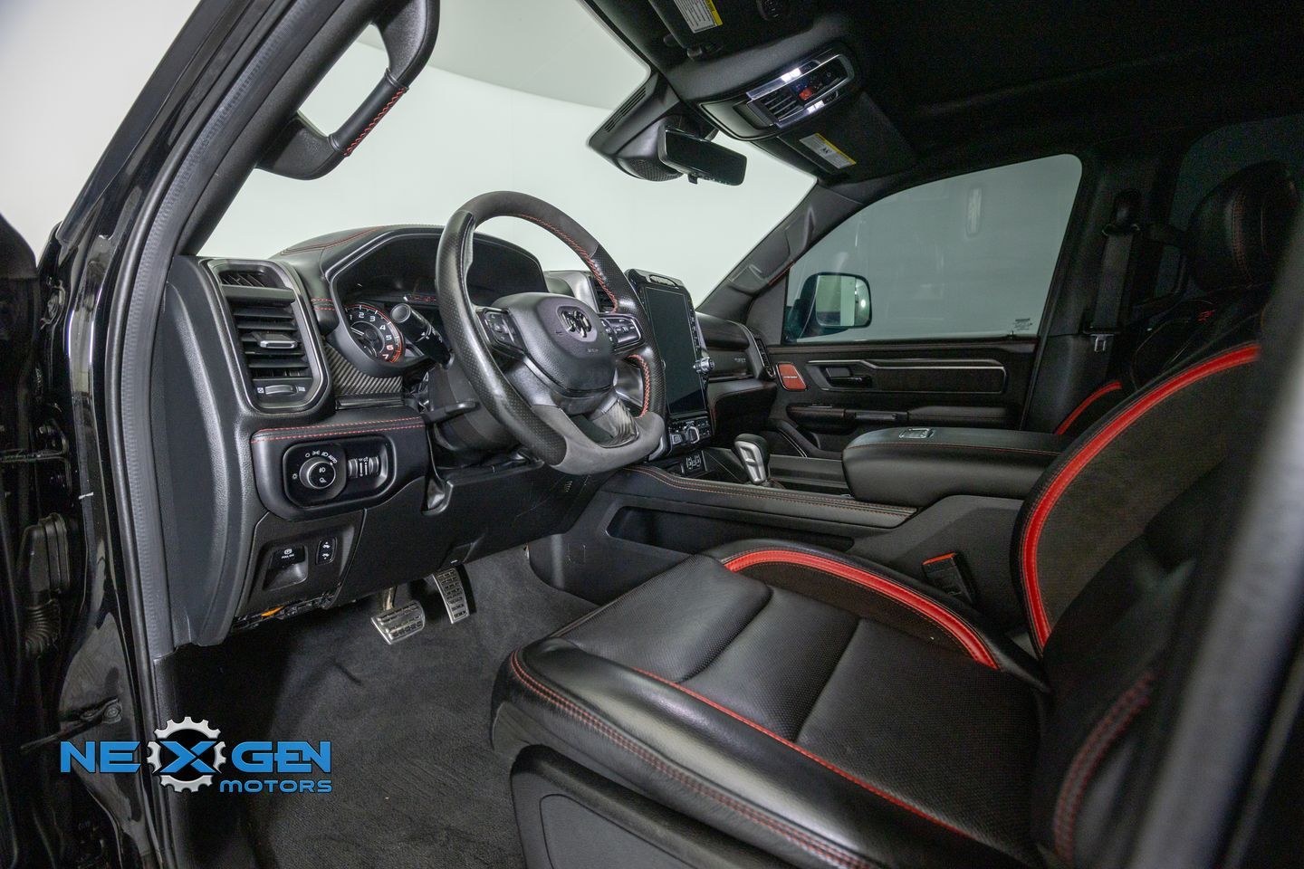 Main image 10