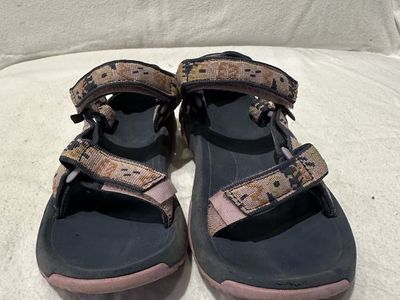 Teva youth size 1 pink & purple print sports sandals