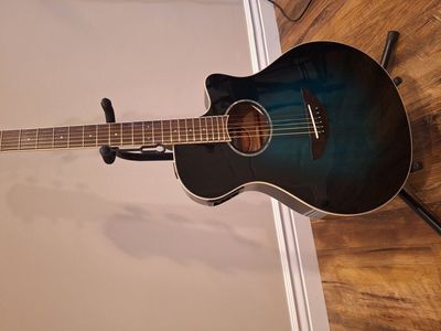yamaha apx600 guitar like new.