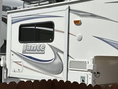 2012 Lance 855S