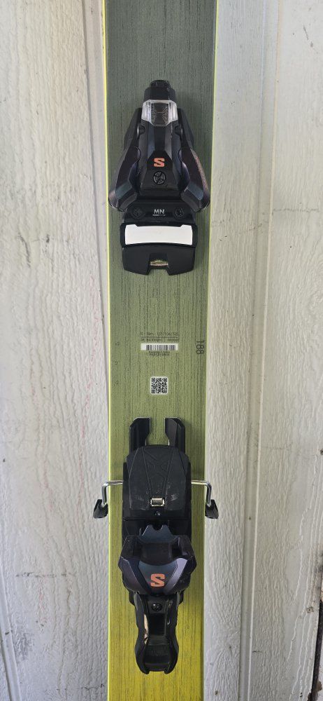 2025 Rossignol Sender Soul 102s (size 188) with 2025 Salomon Strive 16 Mn Alpine Ski Bindings  Iridescent, 100mm