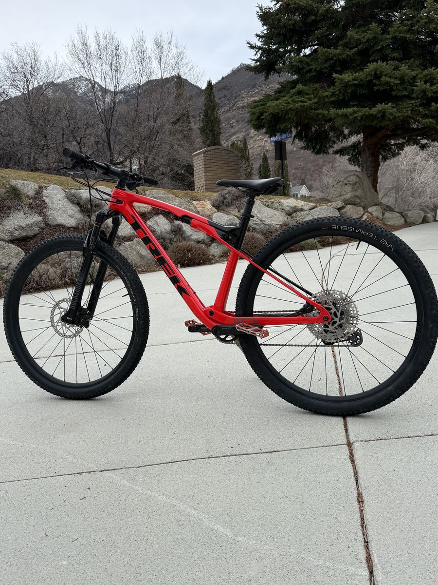 2025 Trek Supercaliber - Large - Like New + Dropper Post