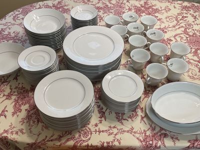 Beautiful Noritake Tahoe 87-piece Fine China Set